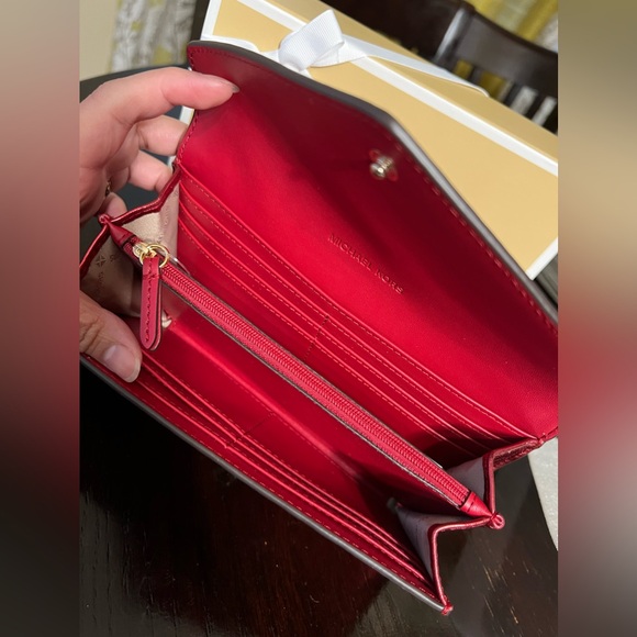 NEW Michael Kors Jet Set Travel Large Patent Envelope Wallet - Picture 5 of 6